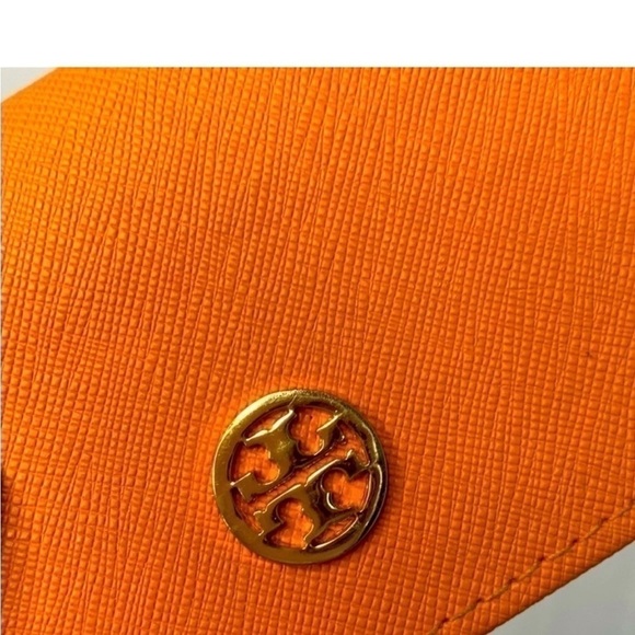 Tory Burch Glasses / Sunnies case in Orange with gold tone emblem - Picture 2 of 7